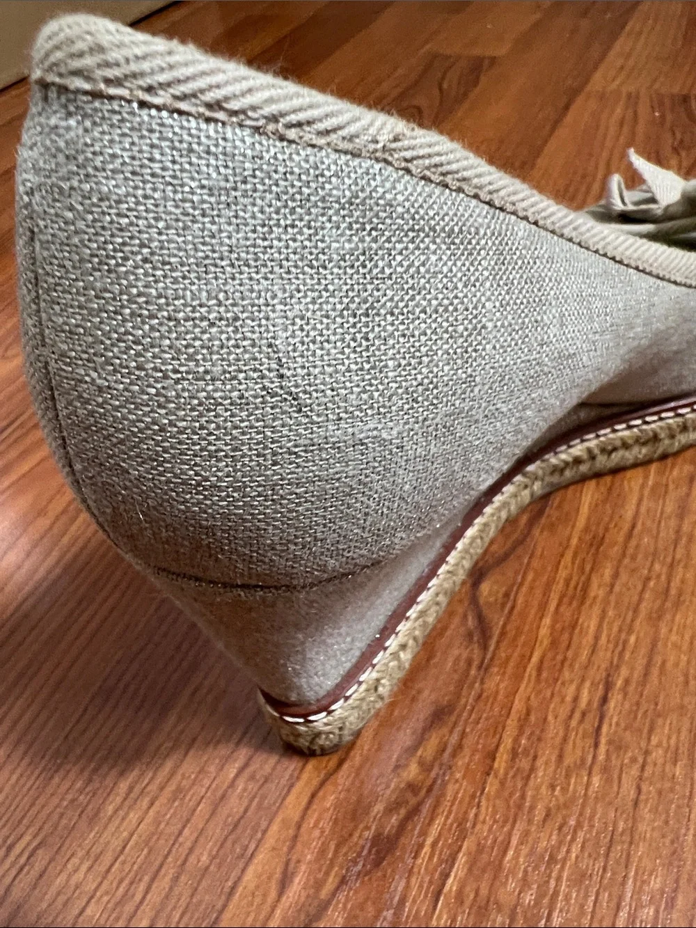 Tory Burch Sz 10.5 M Jackie Wedges Metallic Shimmer Bow Accent Tan/Taupe
